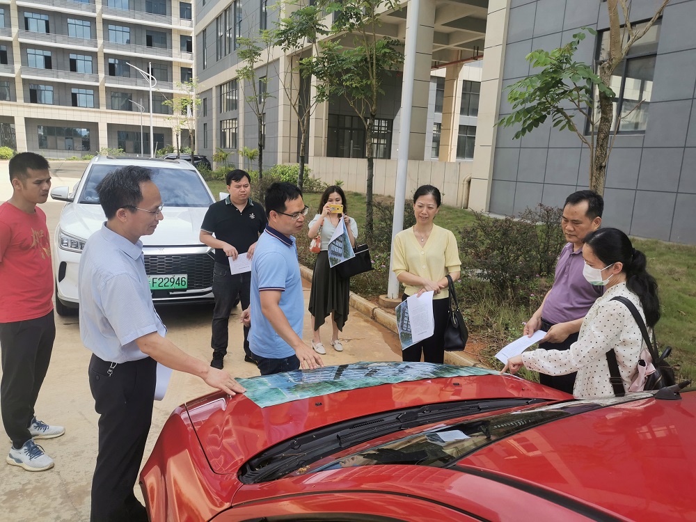 自治區(qū)財政廳蒞臨中泰產(chǎn)業(yè)園實地查圖2.jpg